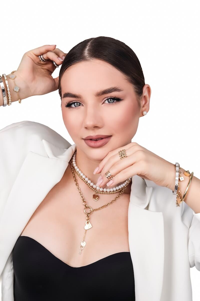 Как украшения влияют на образ